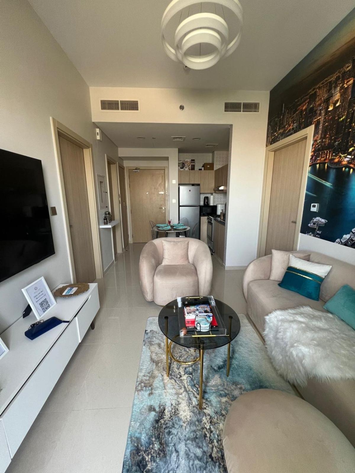 Regal Retreat's Royal Oasis Dubai
